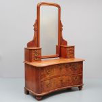 1067 3005 MIRROR CHEST